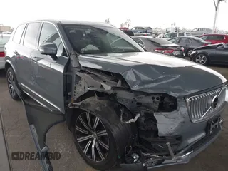 2023 Volvo XC90 Plus z VIN YV4062PN8P1989176, wystawiony jako IAAI lot #41957832 z przebiegiem 27 838 mil mil oraz . Historia ofert i sprzedaży dostępna na DreamBid. Obrazek 1.