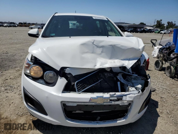 2016 Chevrolet Sonic LT z VIN 1G1JC6SHXG4175711, wystawiony jako Copart lot #55358605 z przebiegiem 59 422 mil mil oraz Szkoda całkowita • Salvage title. Historia ofert i sprzedaży dostępna na DreamBid. Obrazek 5.