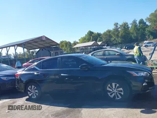 2019 Nissan Altima 2.5 S with VIN 1N4BL4BW6KC189236, listed as a IAAI auction lot 40638145 with 147,457 mi miles. Bid and sale history available at carsss.com. Image 13.