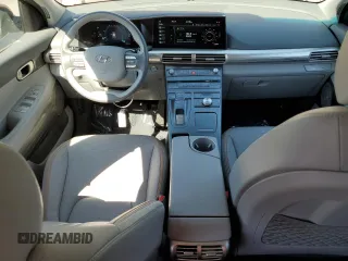 2021 Hyundai NEXO z VIN KM8J74A65MU012973, wystawiony jako Copart lot #72533484 z przebiegiem 31 841 mil mil oraz Czysty tytuł • Clean title. Historia ofert i sprzedaży dostępna na DreamBid. Obrazek 8.