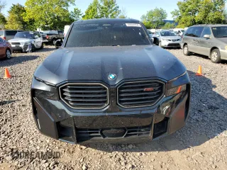 2024 BMW XM Label Red z VIN 5YM33CS0XR9U81782, wystawiony jako Copart lot #68884954 z przebiegiem Nie podano mil oraz Szkody całkowita. Historia ofert i sprzedaży dostępna na DreamBid. Obrazek 5.