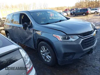 2019 Chevrolet Traverse LS z VIN 1GNERFKW5KJ152201, wystawiony jako IAAI lot #41576032 z przebiegiem 104 869 mil mil oraz . Historia ofert i sprzedaży dostępna na DreamBid. Obrazek 1.