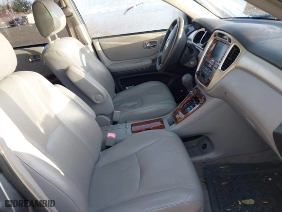 2004 Toyota Highlander with VIN JTEEP21A440053760, listed as a IAAI auction lot 41823810 with 212,971 mi miles. Bid and sale history available at carsss.com. Image 5.