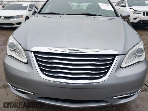 2014 Chrysler 200 LX with VIN 1C3CCBAG6EN171152, listed as a IAAI auction lot 40937790 with 141,865 mi miles. Bid and sale history available at carsss.com. Image 6.