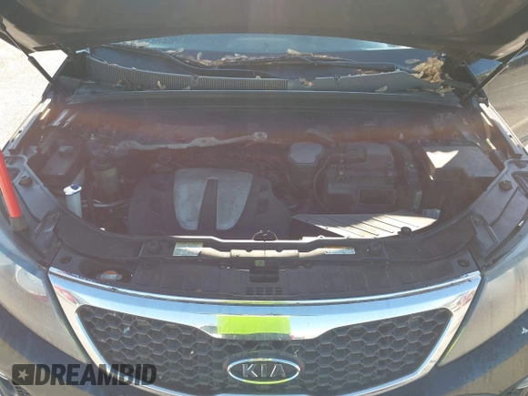 2013 Kia Sorento EX with VIN 5XYKU4A27DG326480, listed as a IAAI auction lot 42207960 with 165,377 mi miles and . Bid and sale history available at carsss.com. Image 10.