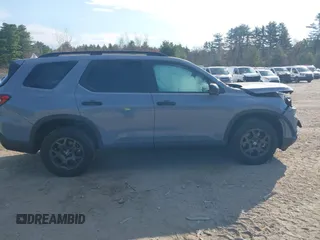 2024 Honda Pilot TrailSport with VIN 5FNYG1H62RB018754, listed as a IAAI auction lot 40769098 with 12,064 mi miles. Bid and sale history available at carsss.com. Image 13.