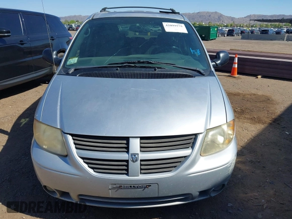 2005 Dodge Caravan SXT with VIN 2D4GP44L85R100434, listed as a IAAI auction lot 42099575 with 220,424 mi miles and . Bid and sale history available at DreamBid. Image 6.