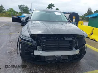 2025 Genesis GV80 Standard z VIN KMUHFESB7SU241172, wystawiony jako IAAI lot #42208893 z przebiegiem 7748 mil mil oraz . Historia ofert i sprzedaży dostępna na DreamBid. Obrazek 6.
