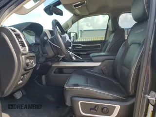 2020 Ram 1500 Laramie z VIN 1C6SRFJT2LN217803, wystawiony jako Copart lot #61390795 z przebiegiem 82 172 mil mil oraz Szkoda całkowita • Salvage title. Historia ofert i sprzedaży dostępna na DreamBid. Obrazek 7.