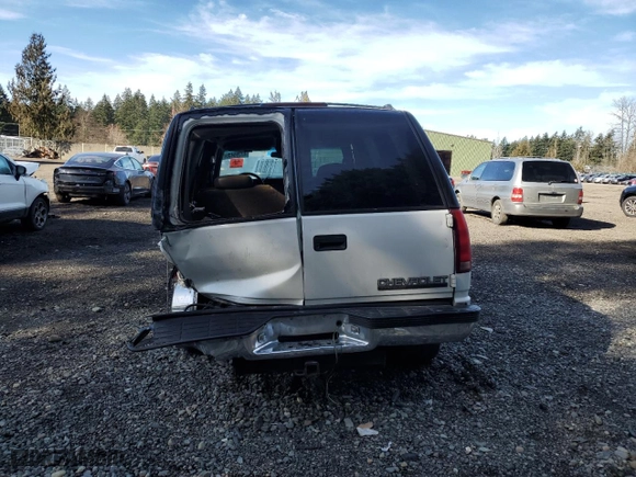 1997 Chevrolet Tahoe with VIN 1GNEK13R8VJ372825, listed as a Copart auction lot 47395435 with 211,491 mi miles and Salvage Title. Bid and sale history available at carsss.com. Image 6.