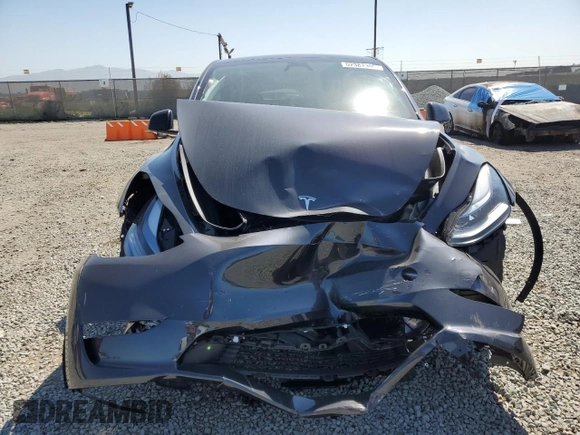2025 Tesla Model Y Long Range z VIN 7SAYGDED0SF317270, wystawiony jako Copart lot #52387395 z przebiegiem 1 350 mil mil oraz Szkoda całkowita • Salvage title. Historia ofert i sprzedaży dostępna na DreamBid. Obrazek 5.