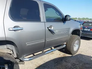 2009 Chevrolet Tahoe 2LT z VIN 1GNFC230X9R291177, wystawiony jako IAAI lot #41965944 z przebiegiem 71 073 mil mil oraz . Historia ofert i sprzedaży dostępna na DreamBid. Obrazek 6.