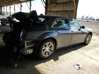 2016 Chrysler 300 C z VIN 2C3CCAEGXGH324731, wystawiony jako Copart lot #56999255 z przebiegiem 65 553 mil mil oraz Szkoda całkowita • Salvage title. Historia ofert i sprzedaży dostępna na DreamBid. Obrazek 3.