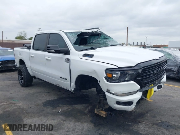 2021 Ram 1500 Big Horn z VIN 1C6RREFT2MN647379, wystawiony jako IAAI lot #42094375 z przebiegiem 57 121 mil mil oraz . Historia ofert i sprzedaży dostępna na DreamBid. Obrazek 1.