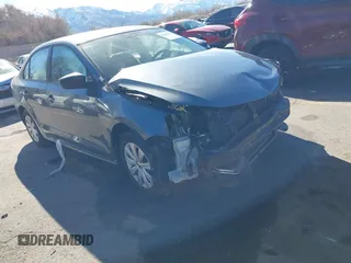 2014 Volkswagen Jetta S z VIN 3VW2K7AJ7EM275448, wystawiony jako IAAI lot #41835358 z przebiegiem 149 272 mil mil oraz . Historia ofert i sprzedaży dostępna na DreamBid. Obrazek 1.