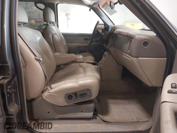 2001 Chevrolet Suburban LS with VIN 3GNEC16T21G222550, listed as a IAAI auction lot 41371629 with 261,681 mi miles. Bid and sale history available at carsss.com. Image 5.