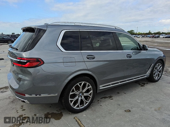 2024 BMW X7 xDrive40i z VIN 5UX23EM08R9V48892, wystawiony jako Copart lot #56059665 z przebiegiem 28 430 mil mil oraz Tytuł czysty. Historia ofert i sprzedaży dostępna na DreamBid. Obrazek 3.