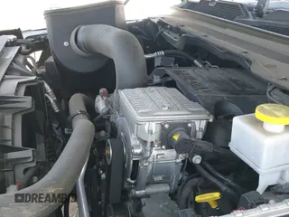 2022 Ram 1500 Rebel z VIN 1C6RRELT1NN271134, wystawiony jako IAAI lot #43001078 z przebiegiem 34 955 mil mil oraz . Historia ofert i sprzedaży dostępna na DreamBid. Obrazek 18.