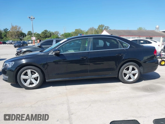 2012 Volkswagen Passat SE z VIN 1VWBH7A38CC063186, wystawiony jako IAAI lot #41700992 z przebiegiem 151 454 mil mil oraz . Historia ofert i sprzedaży dostępna na DreamBid. Obrazek 14.