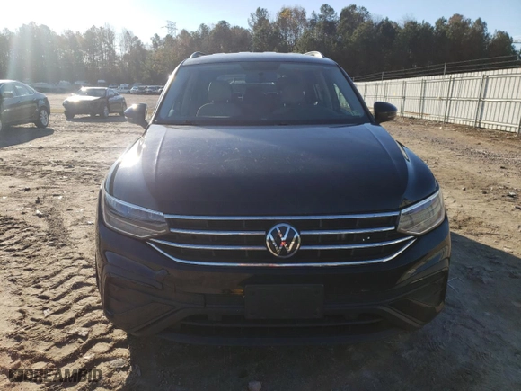 2022 Volkswagen Tiguan S with VIN 3VV1B7AX4NM057164, listed as a Copart auction lot 80263684 with 100,041 mi miles and Salvage Title. Bid and sale history available at carsss.com. Image 5.