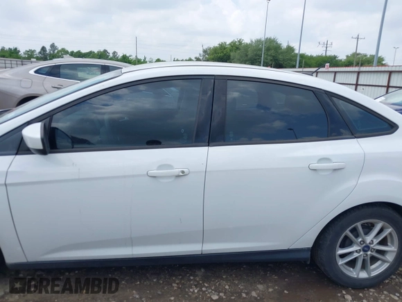 2018 Ford Focus SE z VIN 1FADP3F22JL292697, wystawiony jako IAAI lot #42094271 z przebiegiem 43 614 mil mil oraz . Historia ofert i sprzedaży dostępna na DreamBid. Obrazek 14.