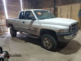 2002 Dodge 2500 z VIN 3B7KF236X2M256911, wystawiony jako Copart lot #51001775 z przebiegiem 208 199 mil mil oraz Tytuł czysty. Historia ofert i sprzedaży dostępna na DreamBid. Obrazek 4.