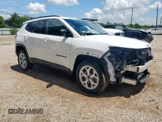2025 Jeep Compass Latitude with VIN 3C4NJDBN5ST524494, listed as a Copart auction lot 65656135 with 17,791 mi miles and Clean title. Bid and sale history available at DreamBid. Image 4.