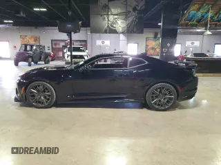 2023 Chevrolet Camaro ZL1 z VIN 1G1FJ1R62P0157102, wystawiony jako Copart lot #79703174 z przebiegiem 12 392 mil mil oraz Szkody całkowita. Historia ofert i sprzedaży dostępna na DreamBid. Obrazek 3.