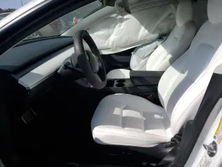 2022 Tesla Model 3 z VIN 5YJ3E1EA8NF348174, wystawiony jako Copart lot #53757025 z przebiegiem 38 722 mil mil oraz Nie do naprawy • Non repairable. Historia ofert i sprzedaży dostępna na DreamBid. Obrazek 7.