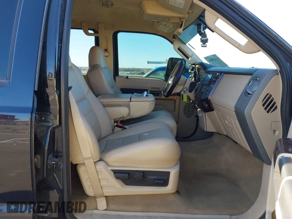 2010 Ford Super Duty F-250 SRW XL with VIN 1FTSW2BR2AEB07232, listed as a IAAI auction lot 41419000 with 124,081 mi miles. Bid and sale history available at carsss.com. Image 5.