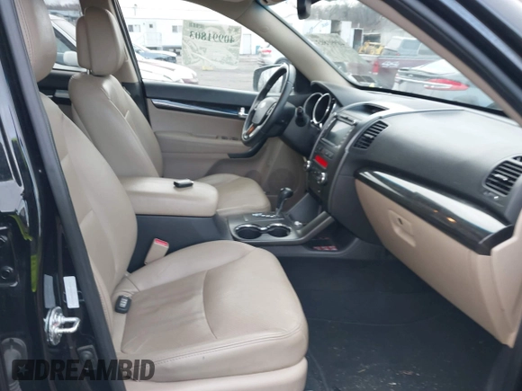 2013 Kia Sorento EX with VIN 5XYKUDA27DG413537, listed as a IAAI auction lot 40991803 with 163,534 mi miles. Bid and sale history available at carsss.com. Image 5.