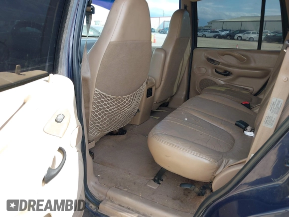 1998 Ford Expedition XLT with VIN 1FMRU17L4WLB39665, listed as a IAAI auction lot 41504254 with 328,171 mi miles. Bid and sale history available at carsss.com. Image 8.