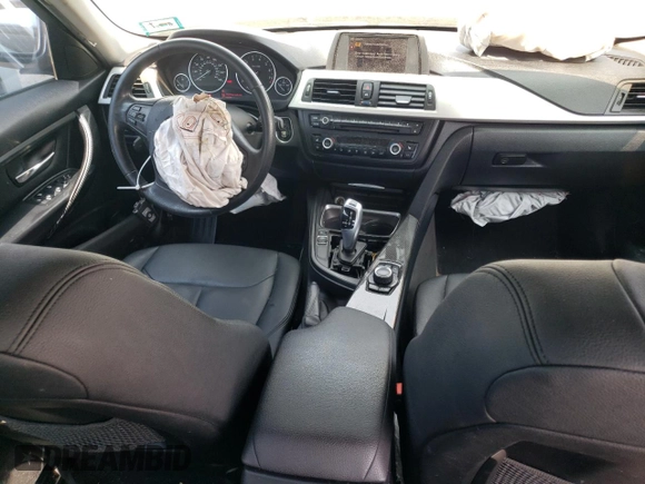 2013 BMW 3 Series 328i xDrive z VIN WBA3B5C52DF596028, wystawiony jako Copart lot #60001015 z przebiegiem 145 393 mil mil oraz Czysty tytuł • Clean title. Historia ofert i sprzedaży dostępna na DreamBid. Obrazek 8.
