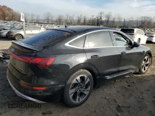 2022 Audi e-tron Sportback S line Premium Plus z VIN WA12AAGE2NB041104, wystawiony jako Copart lot #75980913 z przebiegiem Nie podano mil oraz Nie do naprawy • Non repairable. Historia ofert i sprzedaży dostępna na DreamBid. Obrazek 3.