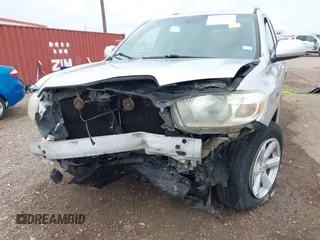 2010 Toyota Highlander SE z VIN 5TDKK3EH5AS008323, wystawiony jako IAAI lot #42092292 z przebiegiem 180 102 mil mil oraz . Historia ofert i sprzedaży dostępna na DreamBid. Obrazek 6.