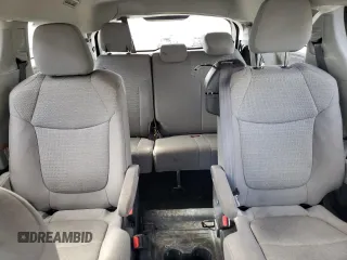 2022 Toyota Sienna LE z VIN 5TDKSKFC6NS063429, wystawiony jako Copart lot #54986965 z przebiegiem Nie podano mil oraz Szkody całkowita. Historia ofert i sprzedaży dostępna na DreamBid. Obrazek 10.