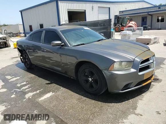2013 Dodge Charger SE z VIN 2C3CDXBG0DH705519, wystawiony jako Copart lot #57070485 z przebiegiem 157 120 mil mil oraz Szkody całkowita. Historia ofert i sprzedaży dostępna na DreamBid. Obrazek 14.