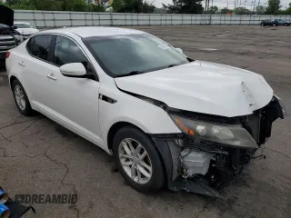2013 Kia Optima LX z VIN KNAGM4A79D5327301, wystawiony jako Copart lot #55595565 z przebiegiem 100 366 mil mil oraz Szkoda całkowita • Salvage title. Historia ofert i sprzedaży dostępna na DreamBid. Obrazek 4.