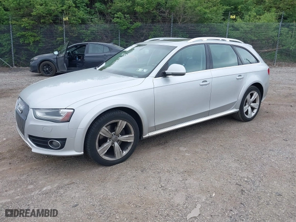 2013 Audi allroad Premium Plus with VIN WA1UFAFL0DA105820, listed as a IAAI auction lot 42095816 with 213,368 mi miles. Bid and sale history available at carsss.com. Image 18.