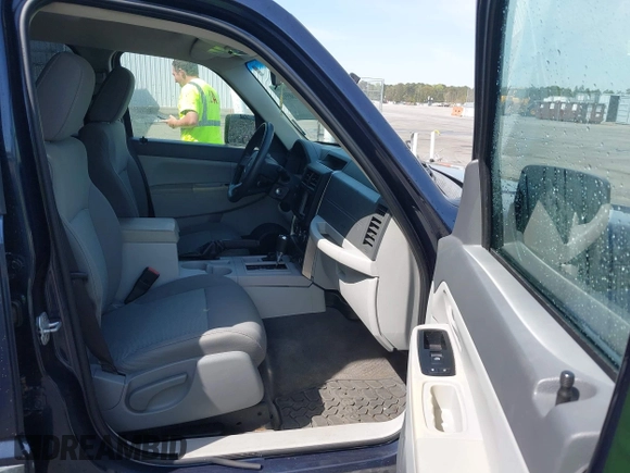 2008 Jeep Liberty Sport with VIN 1J8GN28K28W144152, listed as a IAAI auction lot 41885518 with 160,457 mi miles. Bid and sale history available at carsss.com. Image 5.
