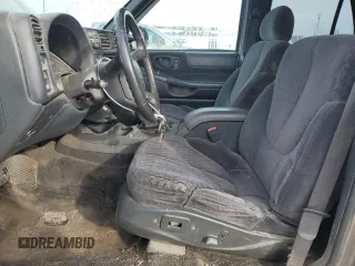 2001 GMC Jimmy SLE with VIN 1GKDT13W512196056, listed as a Copart auction lot 46338225 with 205,918 mi miles and Salvage Title. Bid and sale history available at carsss.com. Image 7.