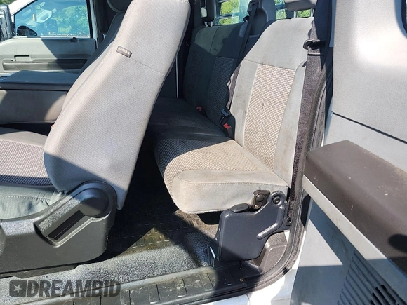 2012 Ford F-250 XL z VIN 1FT7X2B64CEC58701, wystawiony jako IAAI lot #42843909 z przebiegiem 215 931 mil mil oraz . Historia ofert i sprzedaży dostępna na DreamBid. Obrazek 12.