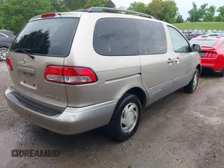 2001 Toyota Sienna LE with VIN 4T3ZF13CX1U367504, listed as a IAAI auction lot 42111583 with 302,801 mi miles and . Bid and sale history available at DreamBid. Image 4.