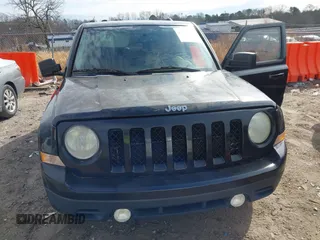 2013 Jeep Patriot Latitude with VIN 1C4NJPFA7DD213134, listed as a IAAI auction lot 41472480 with 176,068 mi miles. Bid and sale history available at carsss.com. Image 12.
