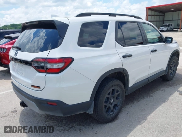 2024 Honda Pilot TrailSport z VIN 5FNYG1H6XRB004763, wystawiony jako IAAI lot #42237606 z przebiegiem 14 819 mil mil oraz . Historia ofert i sprzedaży dostępna na DreamBid. Obrazek 4.