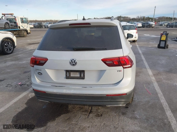 2018 Volkswagen Tiguan SEL with VIN 3VV3B7AX7JM195624, listed as a IAAI auction lot 41308188 with 96,698 mi miles. Bid and sale history available at carsss.com. Image 16.