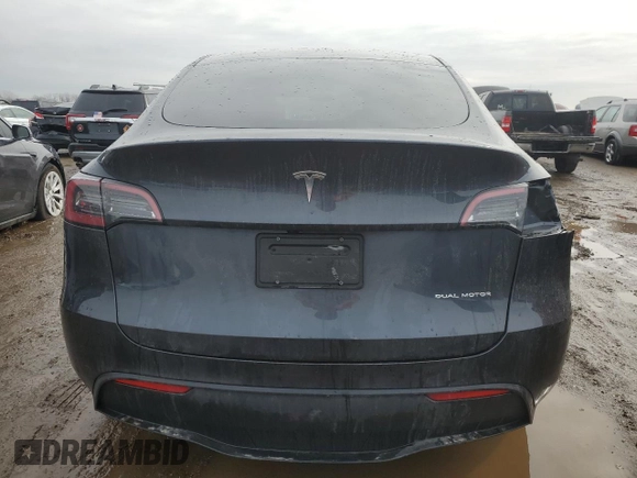 2024 Tesla Model Y Long Range with VIN 7SAYGAEE7RF043096, listed as a Copart auction lot 46939395 with 12,521 mi miles and Salvage Title. Bid and sale history available at DreamBid. Image 6.