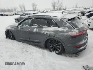 2022 Audi e-tron Prestige z VIN WA1VAAGE5NB039506, wystawiony jako Copart lot #83216424 z przebiegiem Nie podano mil oraz Szkoda całkowita • Salvage title. Historia ofert i sprzedaży dostępna na DreamBid. Obrazek 2.