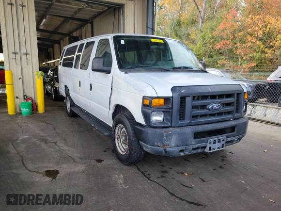 2013 Ford Econoline Passenger XL z VIN 1FBSS3BL5DDA49371, wystawiony jako IAAI lot #42520998 z przebiegiem 62 763 mil mil oraz . Historia ofert i sprzedaży dostępna na DreamBid. Obrazek 37.