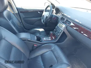 2008 Volvo V70 with VIN YV1BW982881009997, listed as a IAAI auction lot 41642270 with 116,010 mi miles and . Bid and sale history available at DreamBid. Image 5.